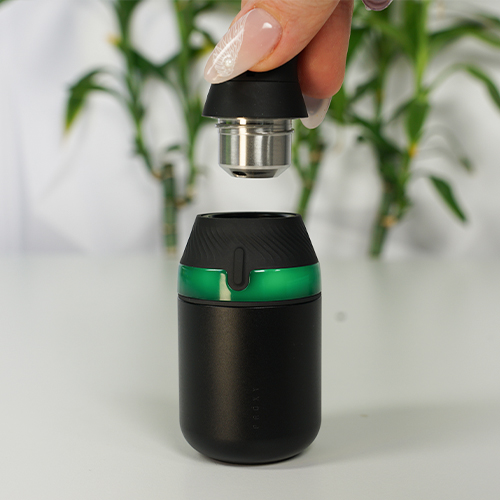 Puffco Proxy Core Kit - comment fixer le capuchon de l'embout buccal sur la base de l'appareil