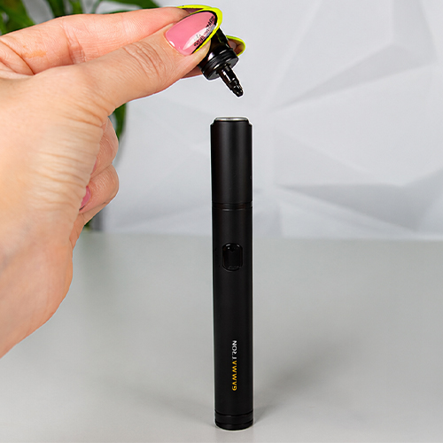 Vaporisateur Gammatron de Tronian dont l'embout buccal est détaché du corps de l'appareil.