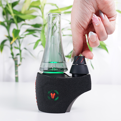Utillian 8 Turbo sur une table pendant qu'une femme fait tourner le spinner cap double