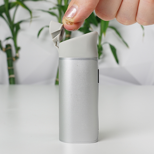 Vaporisateur de concentrés Yocan Black Pocket – photo en gros plan d'un vaporisateur dont l'embout est ouvert