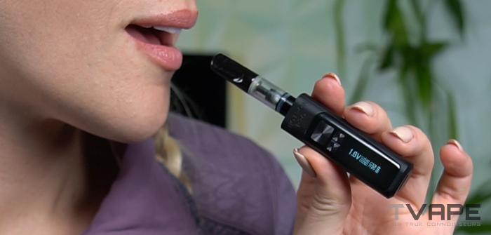 La batterie Tronian Rhotron Pro 510 est proche d'une bouche sur le point d'&ecirc;tre utilis&eacute;e