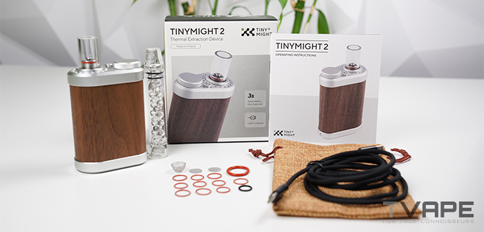 Contenu complet du kit vaporisateur Tinymight 2 avec accessoires, joints de remplacement, tube en verre, c&acirc;ble de recharge, pochette et manuel d'utilisation.