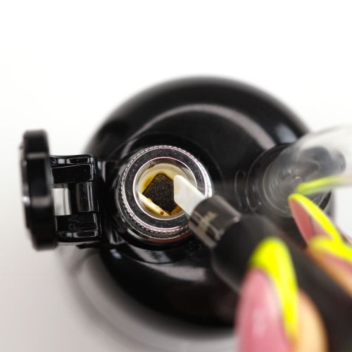 Chargement du Lookah Dragon Egg E Rig avec de la cire en vue rapprochée