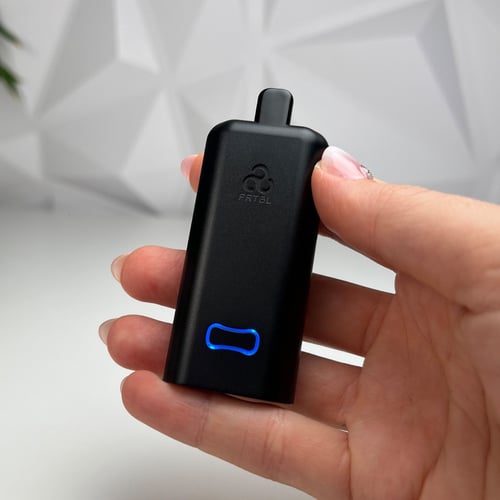 PRTBL Nando en main avec embout buccal et lumière LED