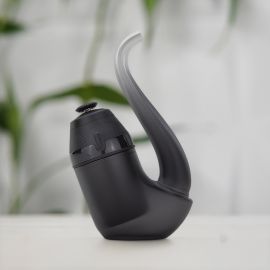 Vaporisateur Puffco New Proxy - stylo dab portable intelligent avec chambre 3D pour un meilleur goût, contrôle de la température et de l'éclairage via une appli Bluetooth, batterie améliorée et compatibilité avec les accessoires Proxy, présenté sur fond v