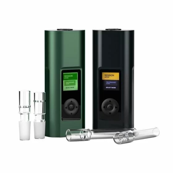 Vaporisateur Arizer Solo 3 (V2) - Options de couleurs Intergalactic et Sea of Green, présentées avec des tiges en verre