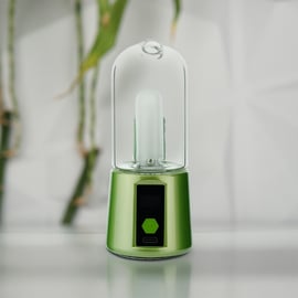 Vue avant du BOMB Magloud E Rig vert citron, un dab rig électrique portable avec coupelle en verre, écran numérique et base ergonomique pour une vaporisation efficace des concentrés.