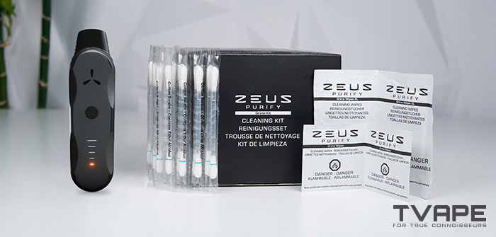 Le vaporisateur AirVape XS Go est présenté avec le kit de nettoyage Zeus Purify.