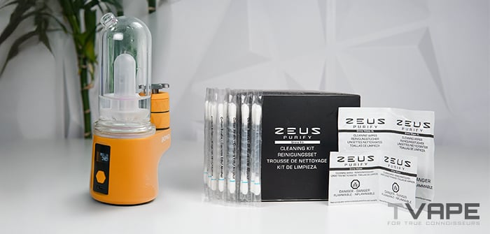Le Bomb Sykloud E Rig est présenté avec la solution nettoyante Zeus Purify, des accessoires de nettoyage qui aident à garder le vaporisateur en super état.