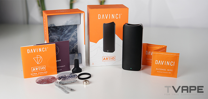 Batterie DaVinci Artiq 510 Thread sur une table avec tous ses accessoires