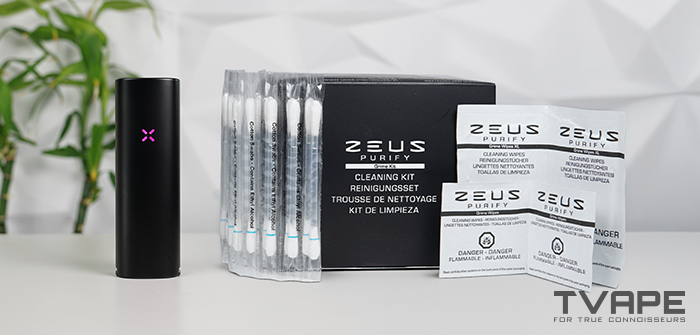 Le vaporisateur Pax 4 est présenté à côté du kit de nettoyage Zeus Purify