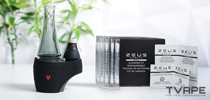 Utillian 8 Turbo avec le kit de nettoyage Zeus Purify comprenant des cotons-tiges et des lingettes nettoyantes.