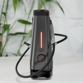 Vaporisateur de bureau AirVape Enso avec barre LED orange allumée et tuyau connecté, vue de face sur fond intérieur moderne.