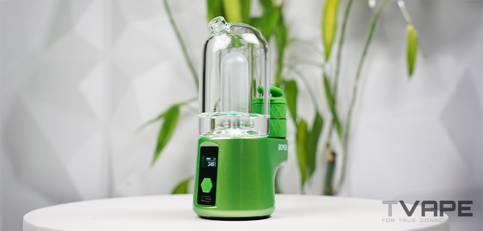 Bomb Magloud E Rig - Lime. E Rig est posé sur la table sur un fond blanc.