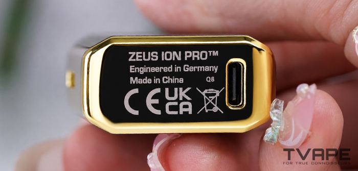 Gros plan sur le port USB-C du Zeus Ion Pro